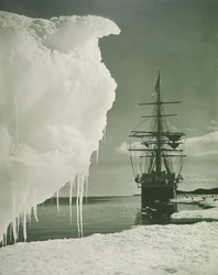 Die Terra Nova am Eisfuß, Kap Evans